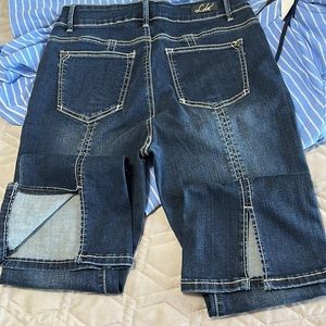 Size 6/29⭐️Brand New Lola Keira High Rise Crop Flare Jeans. Never worn. No Tag